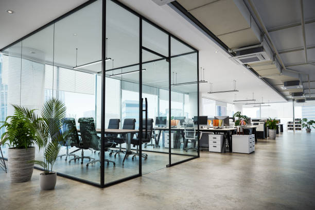 Bureaux modernes avec vitres propres